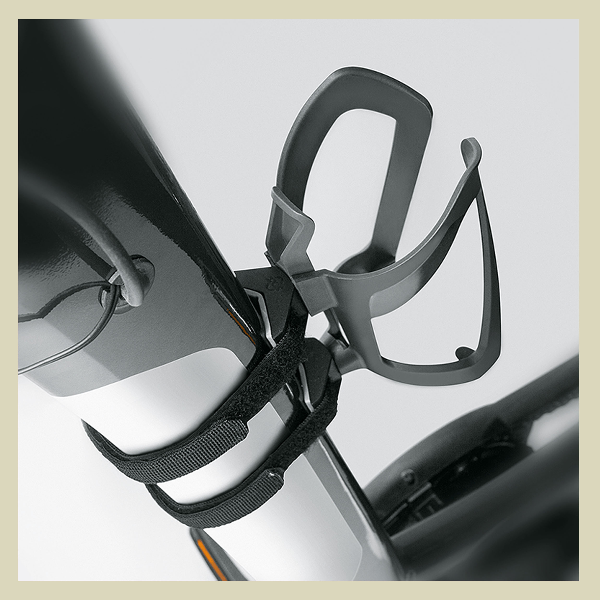 Anywhere mit Topcage Flaschenhalter Farbe schwarz